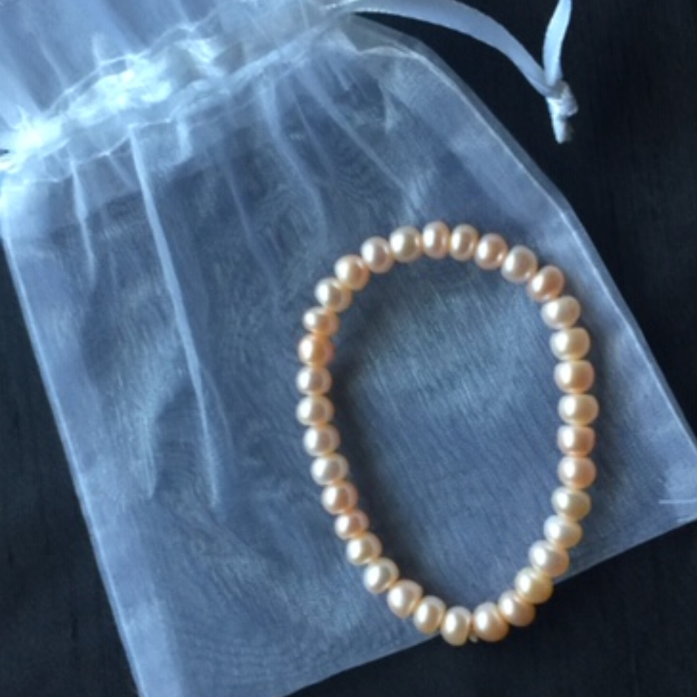 Pearl stretch bracelet,, light pink. 🎁